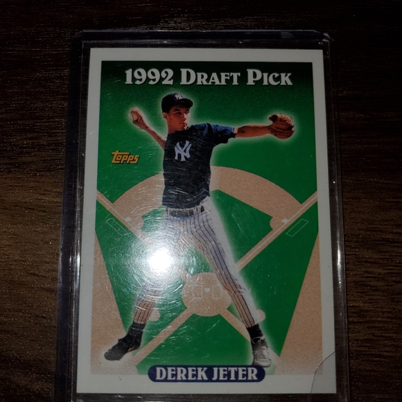 Topps 1992 Derek Jeter Rookie Card - Picture 2 of 7